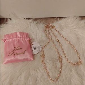 💝NWT TOO FACED FAUX GOLD PINK PEARL LAYERING NECKLACE WITH DUST BAG